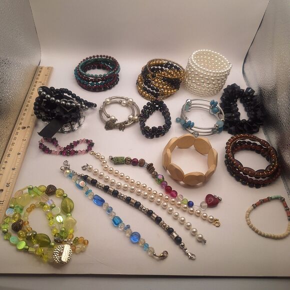 Lot of 18 used unbranded bracelets - Picture 3 of 11